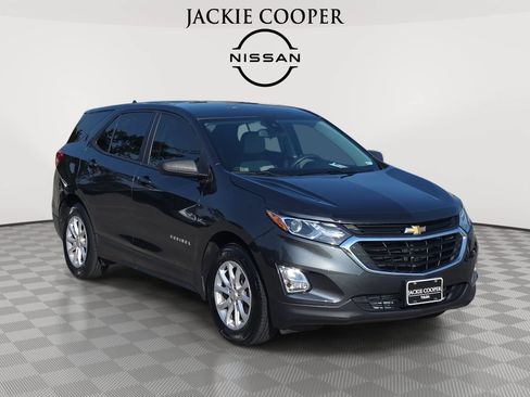 Used 2020 Chevrolet Equinox LS w/ LS Convenience Package FWD image 3