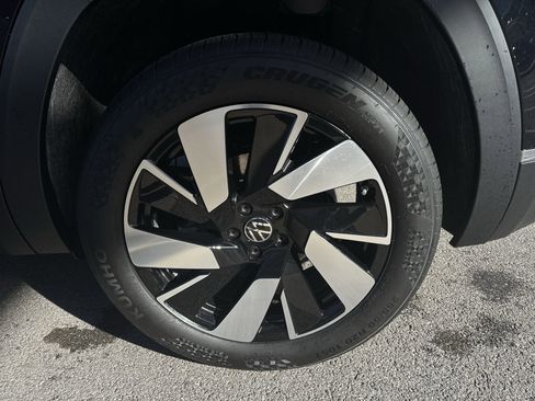 New 2026 Volkswagen Atlas Cross Sport SEL image 34