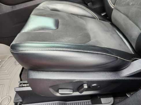 Used 2021 Ford Edge ST image 10