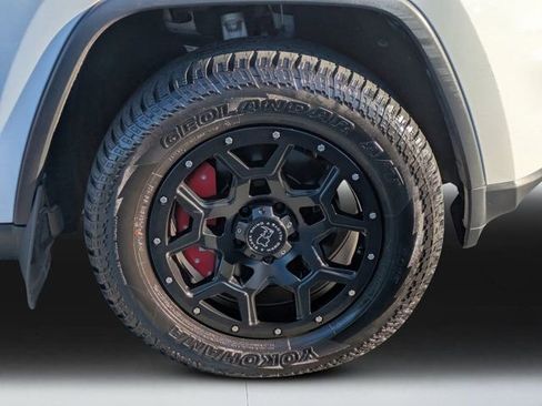 Used 2019 Jeep Grand Cherokee Trailhawk w/ Trailhawk Luxury Group image 9