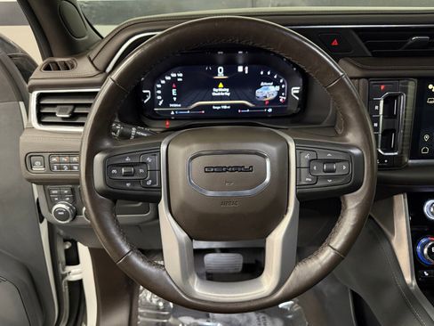 Used 2022 GMC Yukon XL Denali AWD/4WD image 27