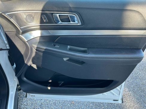Used 2018 Ford Explorer XLT image 22