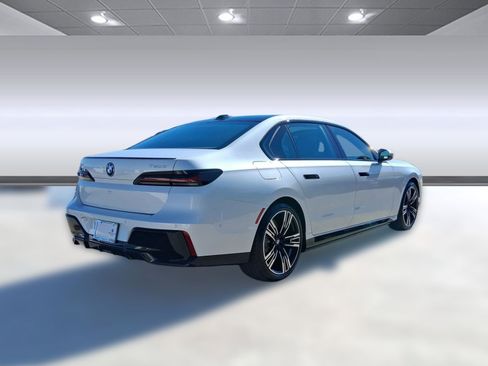 New 2026 BMW 750e xDrive w/ Premium Package image 8