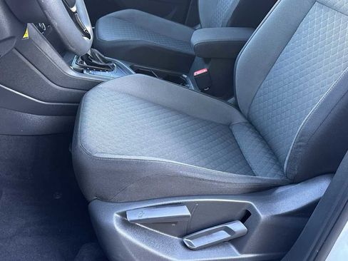 Used 2018 Volkswagen Tiguan S image 11