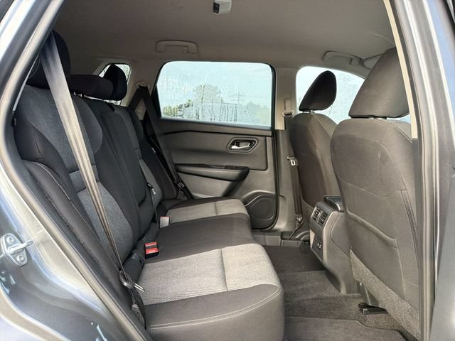 Used 2025 Nissan Rogue SV AWD/4WD image 16