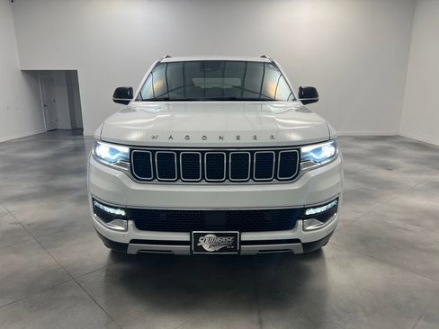 Used 2024 Jeep Wagoneer Series II w/ Flexible Seating Group image 2