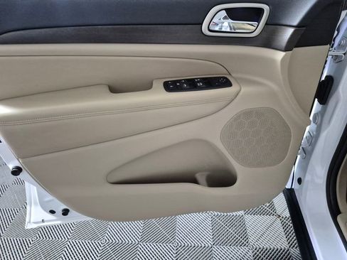 Used 2017 Jeep Grand Cherokee Laredo w/ Quick Order Package 23E image 13