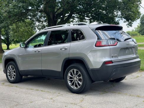 Used 2019 Jeep Cherokee Latitude Plus AWD/4WD image 6