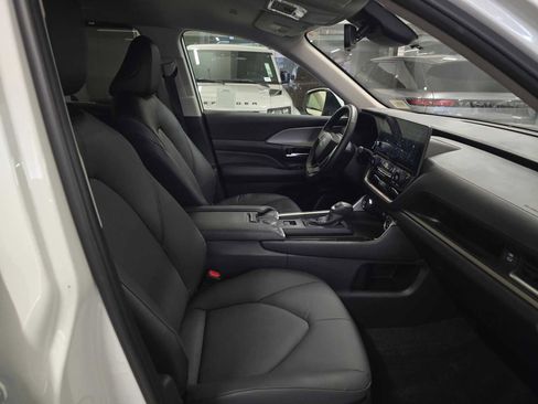 Used 2025 Toyota Grand Highlander AWD Hybrid image 12