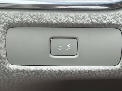Certified 2023 Volvo XC60 B5 Ultimate w/ Climate Package AWD/4WD image 30