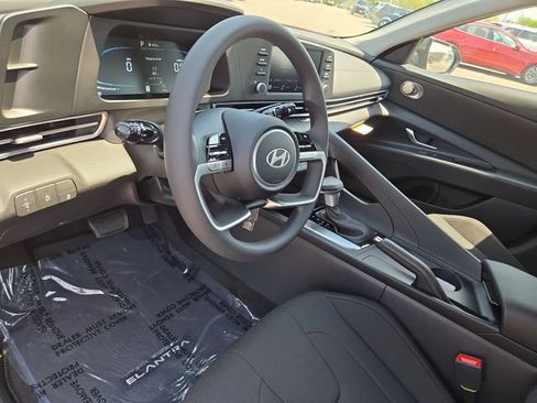 New 2026 Hyundai Elantra SE FWD image 25