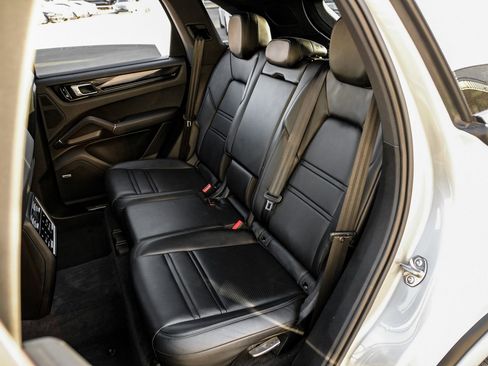 Used 2020 Porsche Cayenne image 36