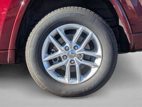 Used 2017 Jeep Grand Cherokee Overland image 9