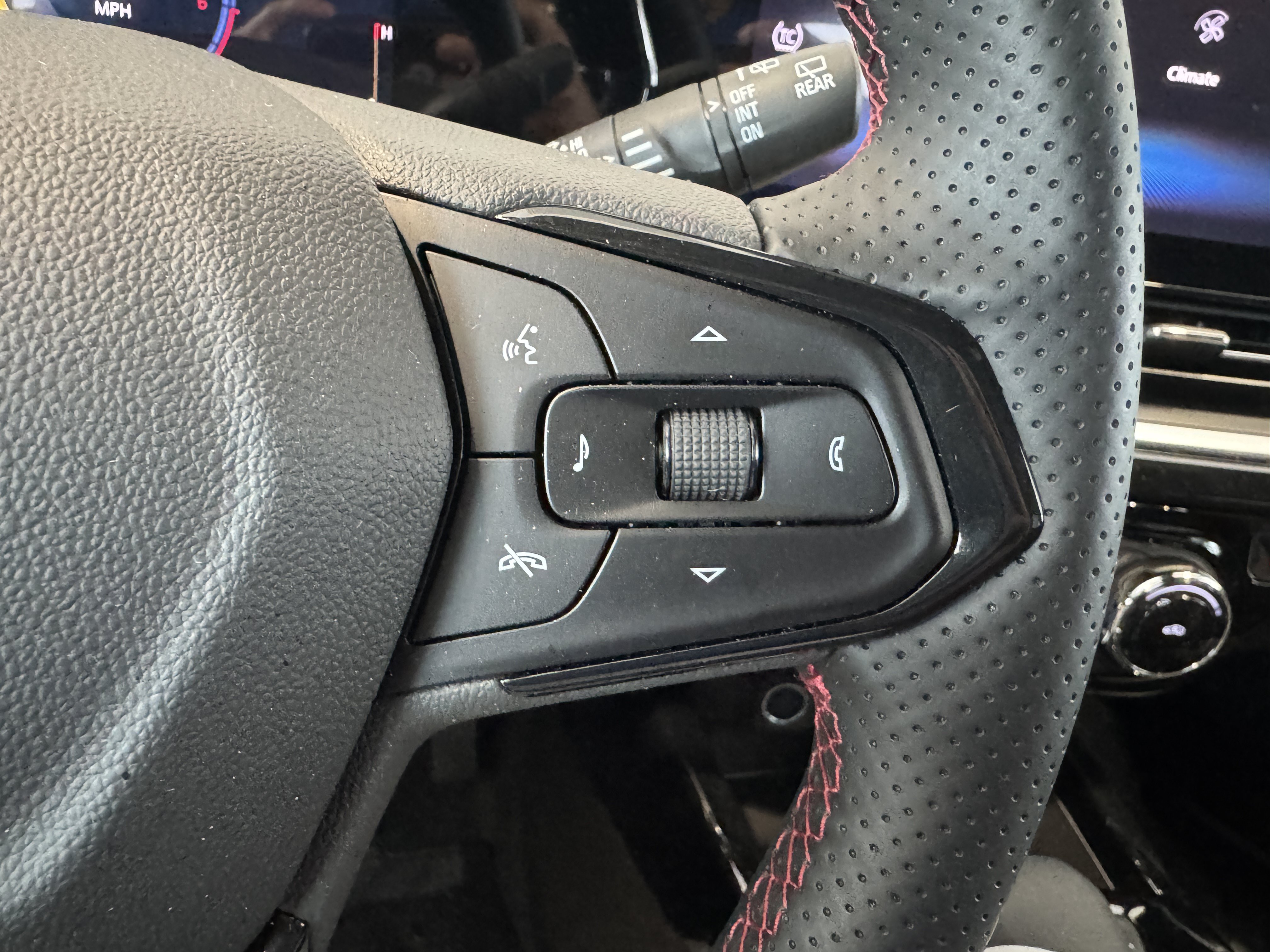 Used 2026 Chevrolet Trax RS w/ Driver Confidence Package FWD image 14