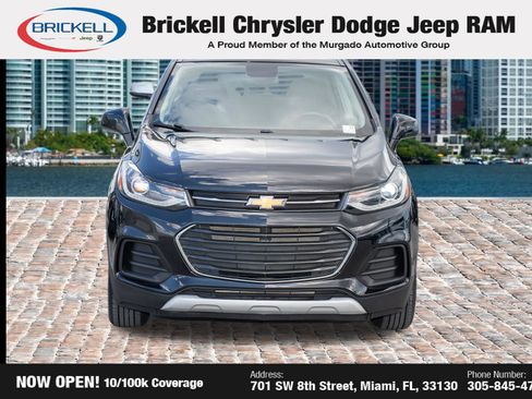 Used 2020 Chevrolet Trax LT w/ LT Convenience Package image 2