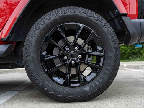 Used 2022 Jeep Wrangler Unlimited Sahara AWD/4WD image 15
