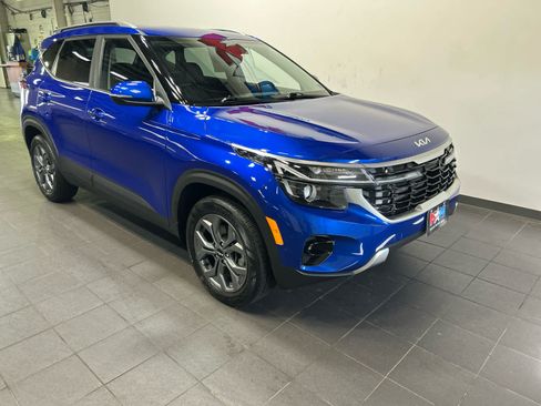 Used 2024 Kia Seltos S AWD/4WD image 2