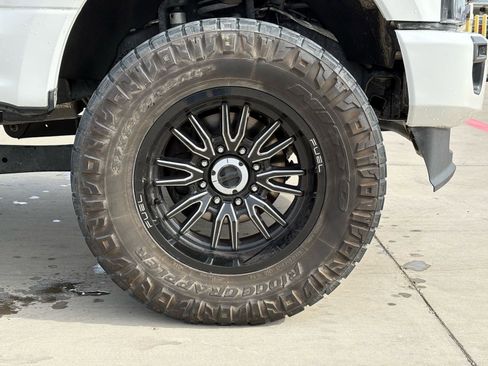 Used 2022 Ford F250 Lariat w/ Black Appearance Package image 9