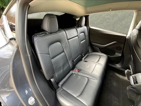 Used 2021 Tesla Model Y Long Range image 24