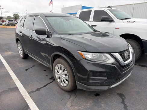 Used 2019 Nissan Rogue S image 1