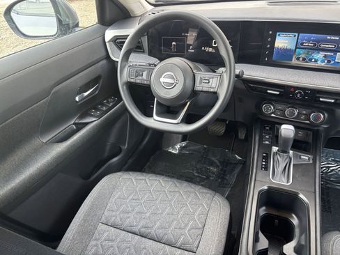 Used 2025 Nissan Kicks SV image 30