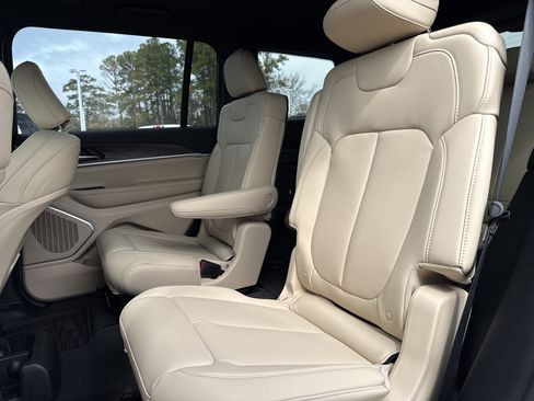 New 2026 Jeep Grand Cherokee L Limited image 31