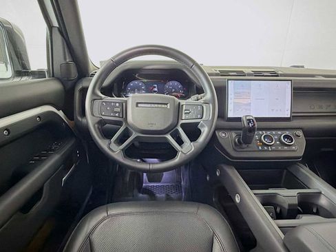 Used 2025 Land Rover Defender 110 X-Dynamic SE AWD/4WD image 12
