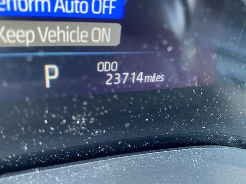 Used 2025 Toyota Sienna XLE w/ XLE Plus Package FWD image 5