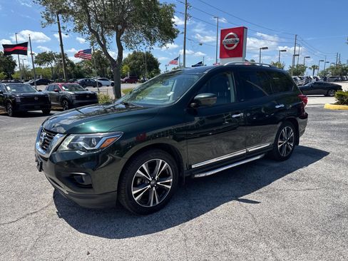 Used 2019 Nissan Pathfinder Platinum AWD/4WD image 2