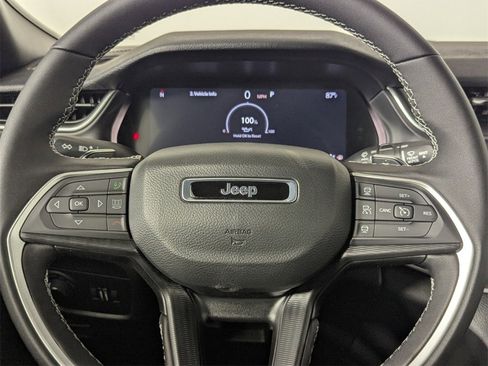 New 2025 Jeep Grand Cherokee Altitude image 18