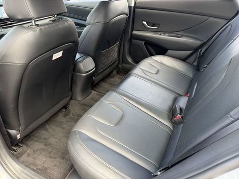 Used 2023 Hyundai Elantra Limited w/ Preferred Accessory Package FWD image 16