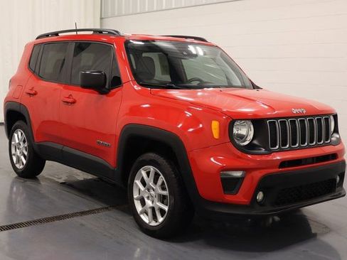 Used 2022 Jeep Renegade Latitude image 2