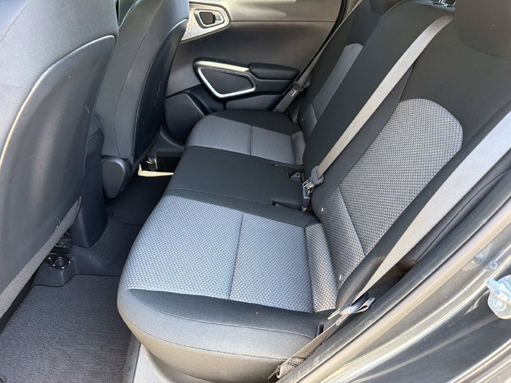 Used 2025 Kia Soul LX w/ LX Technology Package FWD image 11
