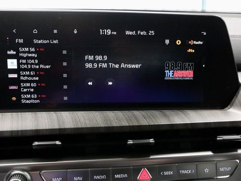 Used 2023 Kia Telluride EX w/ EX Captain's Chair Package image 4