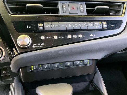 Used 2024 Lexus ES 300h Ultra Luxury w/ Accessory Package (Z2) FWD image 32