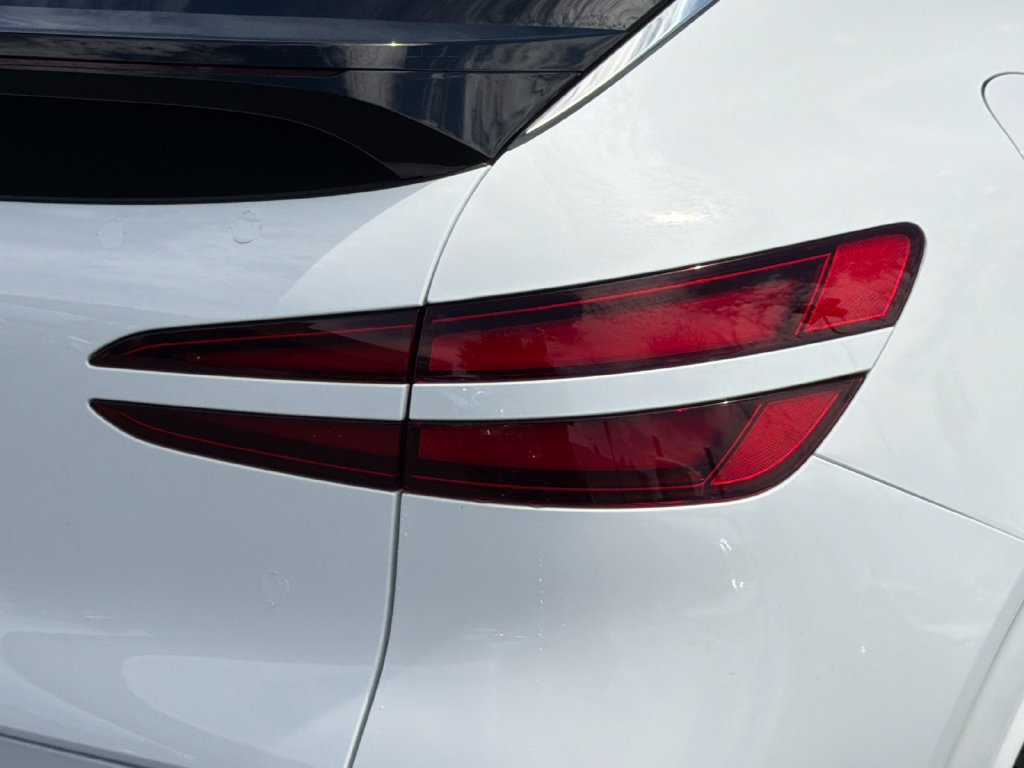 New 2027 Genesis GV60 AWD image 27