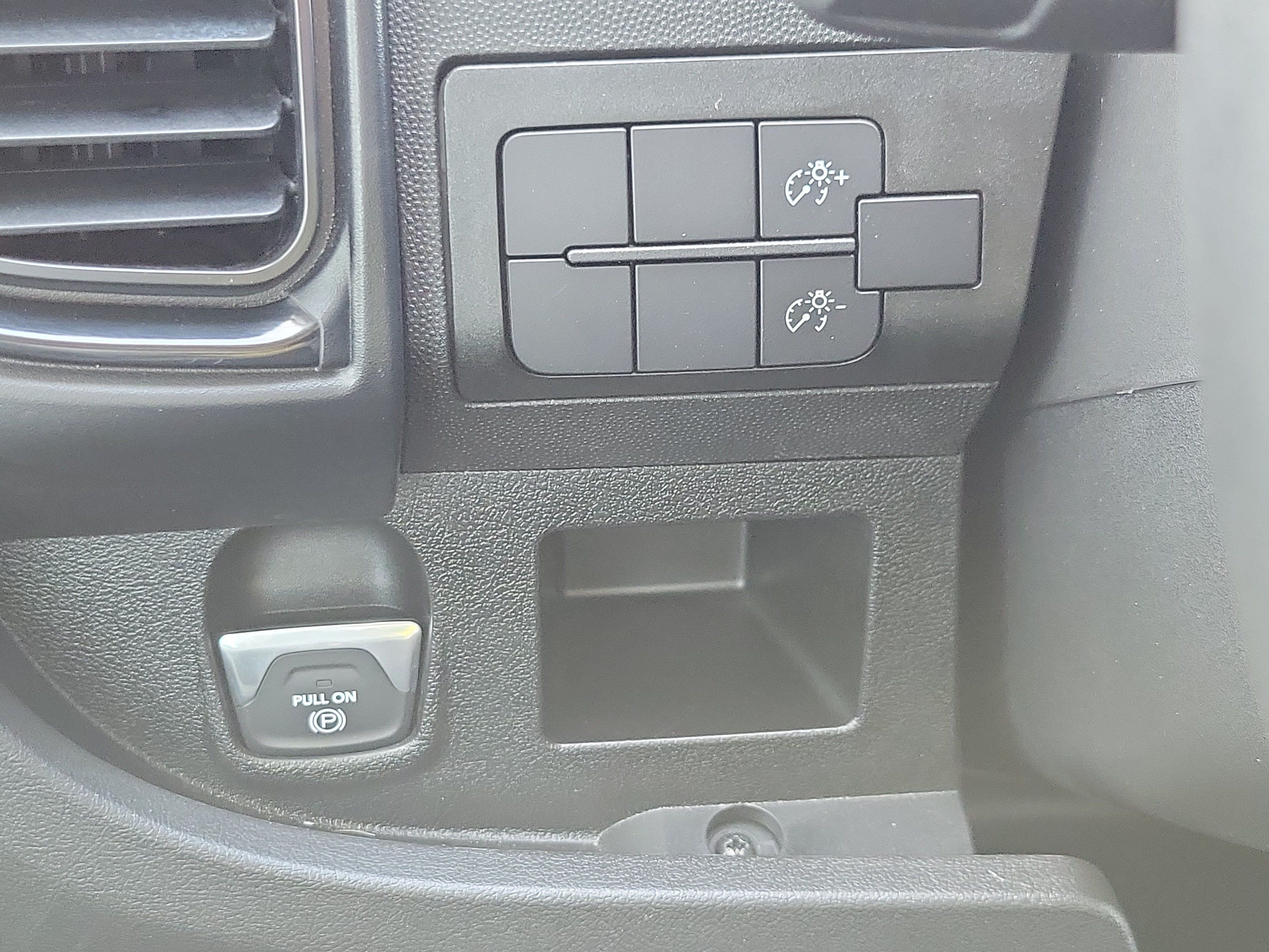 Used 2025 RAM ProMaster 2500 w/ Cold Weather Group FWD image 9