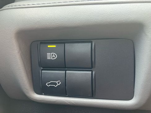Used 2020 Toyota Highlander XLE AWD/4WD image 13
