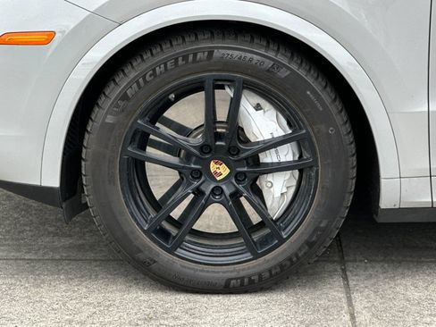 Used 2020 Porsche Cayenne Turbo AWD/4WD image 23