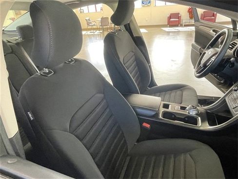 Used 2019 Ford Fusion SE image 18