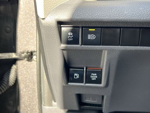 Used 2024 Toyota Sienna XLE FWD image 35