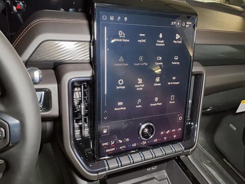 New 2026 GMC Yukon XL AT4 w/ AT4 Premium Plus Package AWD/4WD image 18