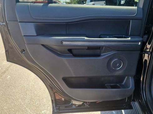 Used 2023 Ford Expedition XLT image 10