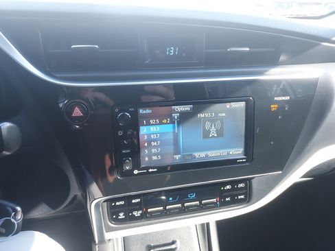 Used 2018 Toyota Corolla iM image 27