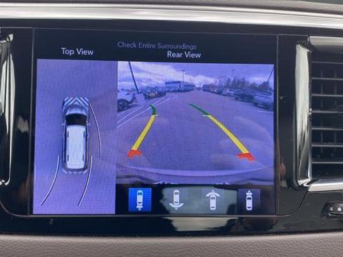 Used 2017 Chrysler Pacifica Touring-L Plus w/ Advanced Safetytec Group FWD image 14