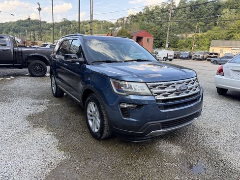 Used 2018 Ford Explorer XLT w/ Equipment Group 202A AWD/4WD image 6