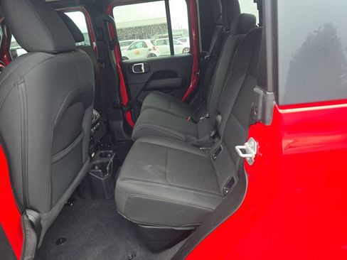 Used 2020 Jeep Gladiator Overland AWD/4WD image 5