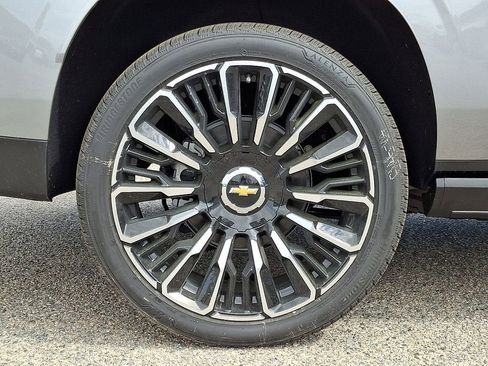 New 2026 Chevrolet Suburban High Country AWD/4WD image 5