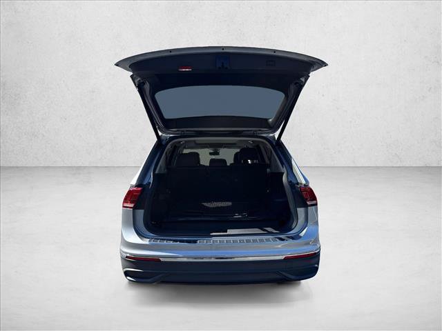 Used 2024 Volkswagen Tiguan SE w/ Panoramic Sunroof Package FWD image 26