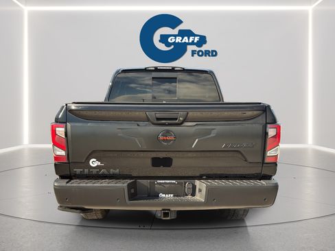 Used 2021 Nissan Titan PRO-4X w/ Pro-4x Convenience Package AWD/4WD image 9